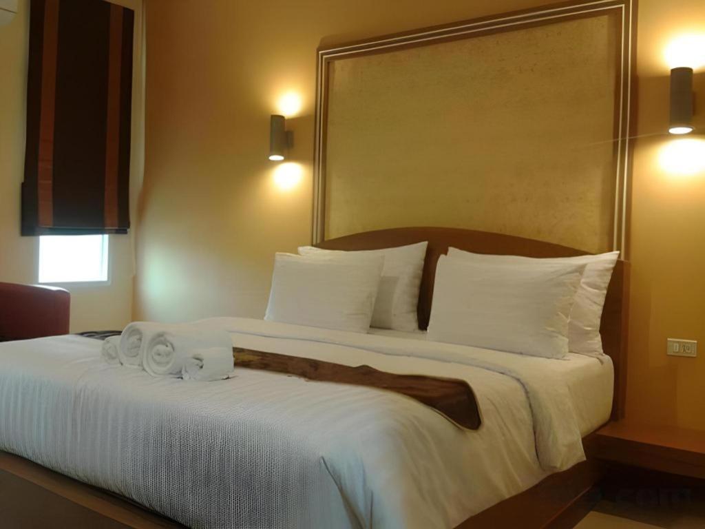 Thada Chateau Hotel Buriram Exterior foto