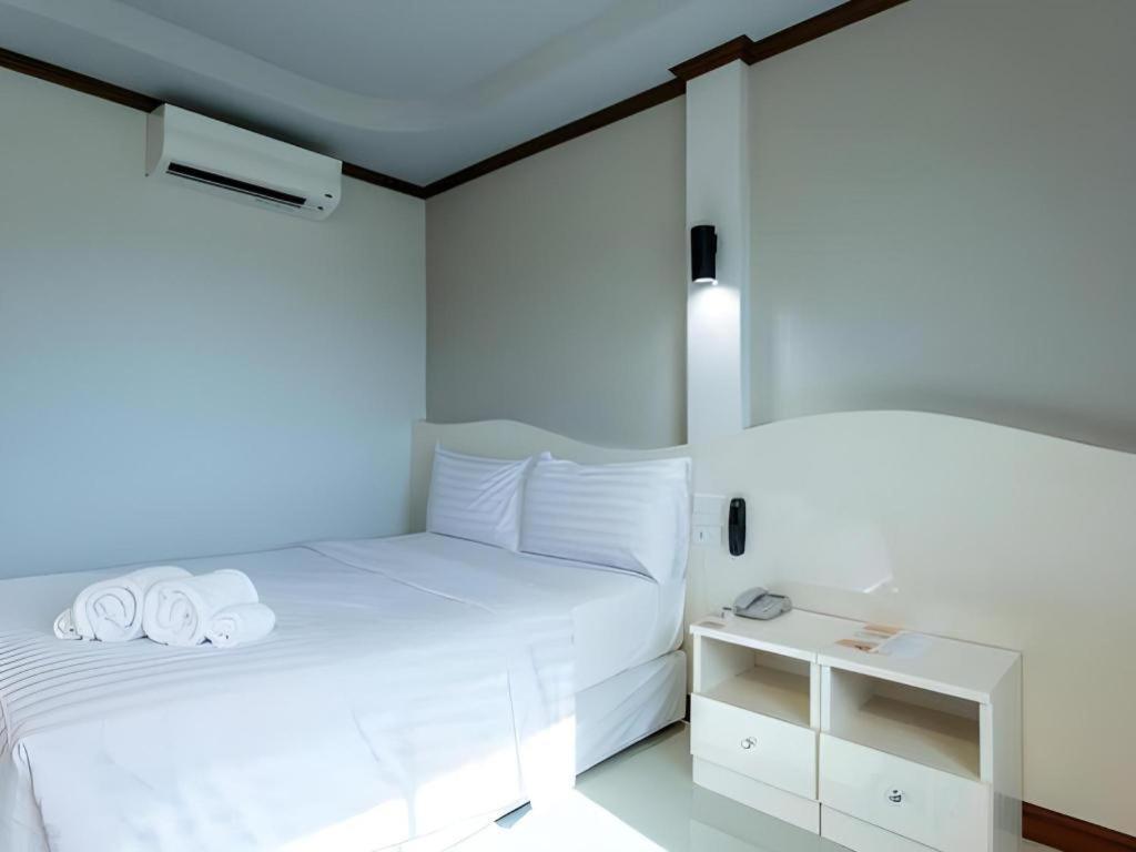 Thada Chateau Hotel Buriram Exterior foto