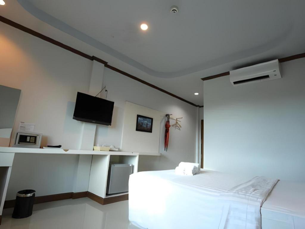 Thada Chateau Hotel Buriram Exterior foto